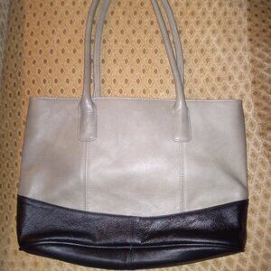 WOMAN PURSE